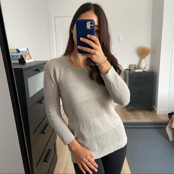 Club Monaco Italian Cashmere Carlotta Sweater - Picture 2 of 8